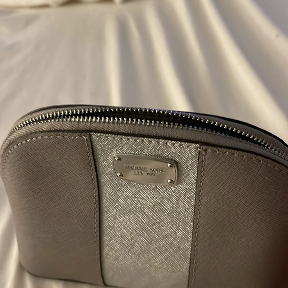Michael Kors  cosmetics case - Picture 6 of 7